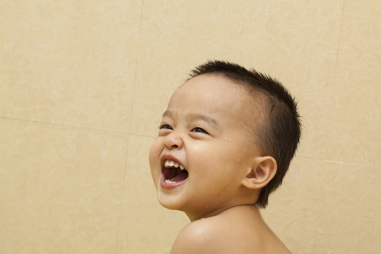 笑いが減ることで低下する創造性 赤ちゃんは一日400回笑うが 普通の大人はたった一日15回しか笑わない World U News